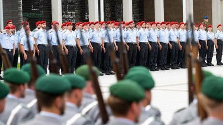 Bundeswehr: Vorerst freiwillig: Pistorius will neue Soldaten mit Fragebogen und Anreizen gewinnen