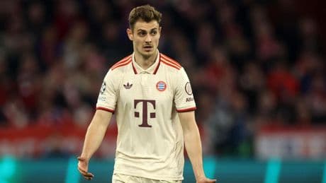 Ausraster in Schlussphase: Bayern-Verteidiger Stanisic schubst Balljungen zu Boden