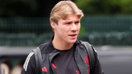 Rasmus Hojlund left out of Man United squad amid exit speculation