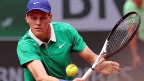 Sinner heeft geen kind aan Lehecka in derde ronde Roland Garros