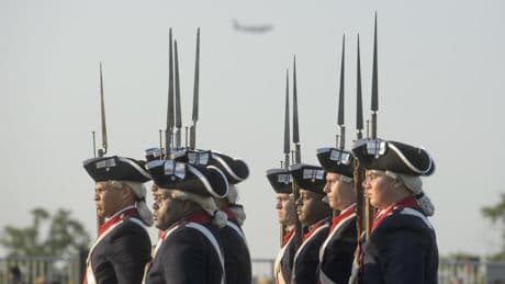 Trump obliga al ejército a celebrar su cumpleaños con un desfile militar en Washington