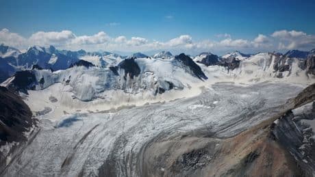 Kirghizstan : fin des opérations de secours pour l’alpiniste piégée à 7000 mètres d’altitude pendant 11 jours