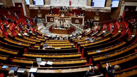 Les députés s'invectivent lors de l'examen d'un texte contre l'antisémitisme à l'université