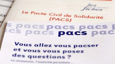 «Engageant», «symbolique», «plus moderne», le Pacs va-t-il remplacer le mariage?