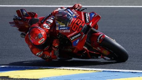 Marc Márquez gana la carrera al sprint en Francia