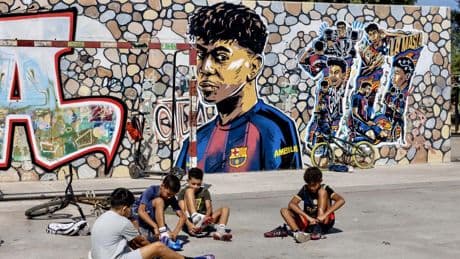 Los muros de Lamine Yamal tras la fiesta: Flick, el fútbol y Rocafonda