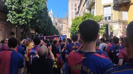 La afición del Barça toma el centro de Sevilla