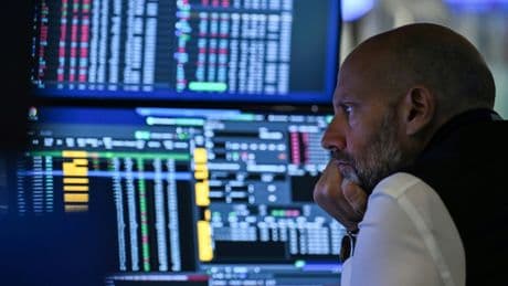 Après de nouveaux sommets, la Bourse de New York termine la semaine sur une note prudente