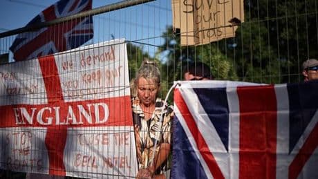 Au Royaume-Uni, les manifestations contre les demandeurs d’asile se multiplient