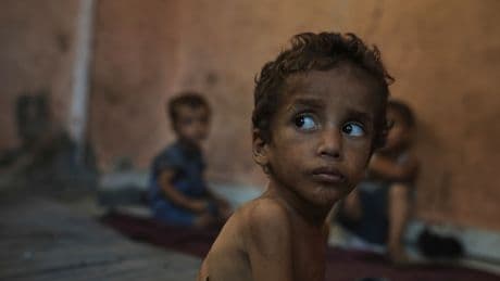 "Regungslos auf dem Boden"  - Dutzende Kinder und Erwachsene verhungern in Gaza