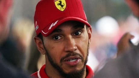 El idilio entre Lewis Hamilton y Ferrari se apaga: el británico pierde la moral, se autoinculpa y el 2026 corre peligro