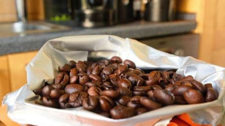 Lebensmittel: Beliebt bei Dieben - Geschäfte schließen Kaffee häufiger weg