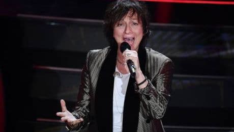 Gianna Nannini: "Molestata dal maestro di musica. I fotografi si nascondevano in valigia"