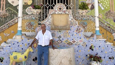 El carpintero que se hizo él solo una casa "a lo Gaudí" en Torremolinos