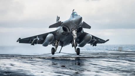 Por qué India necesita los cazas Rafale de Francia: patrullarán la frontera con Pakistán desde buques y con misiles avanzados