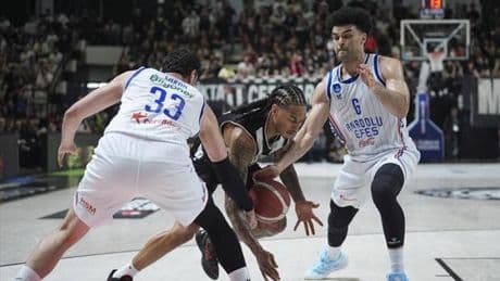 Anadolu Efes, Beşiktaş'ı deplasmanda devirdi!