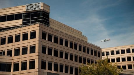IBM avanza en computación y sube a máximos