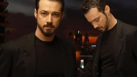 Mert Yazıcıoğlu'ndan tatil pozları geldi! Yakın arkadaşlarıyla rotayı oraya çevirdi