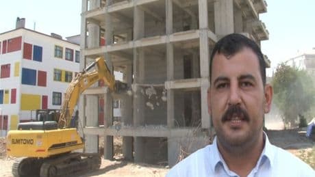 Müteahhit yapımını tamamladığı binayı yıktırdı; "insanların öldüğü bir yerde..."