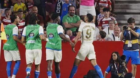 1-3: La calidad del Deportivo liquida a un Granada cogido con alfileres
