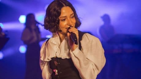 Zeynep Bastık tuttuğu takımı söyleyince yuhalandı