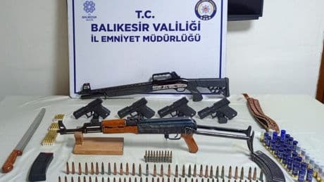Balıkesir'de operasyon: Kalaşnikof ele geçirildi