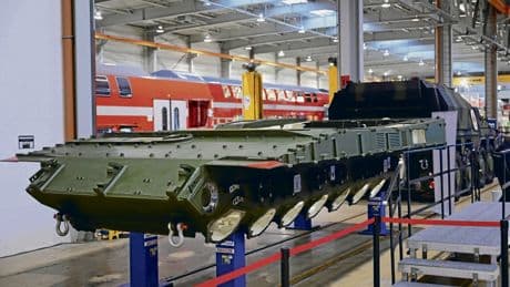Zeitenwende | Panzersperre mit Rhabarberkuchen