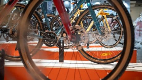 Volle Lager und Rabatte: Umsatz der Fahrradbranche sinkt - und Kunden profitieren