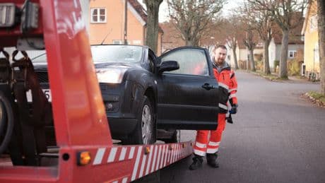 Falschparker blockiert meine Einfahrt: Wann darf ich abschleppen lassen?