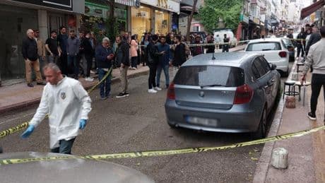 Cezaevi müdürü cinayetine karışan eski hükümlüye berberde saldırı: Başından silahla vuruldu