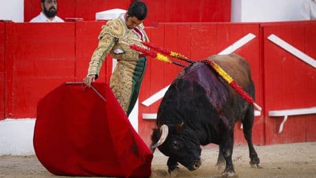 La esperada y frustrante reaparición de Morante y la exaltación de la españolidad en la última frontera de Melilla