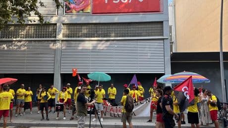 Barcelona descarta cerrar playas y los socorristas piden responsabilidad al Ayuntamiento