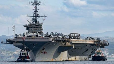 Aereo da guerra Usa precipita dalla portaerei Truman nel Mar Rosso. «L'equipaggio ha perso il controllo»