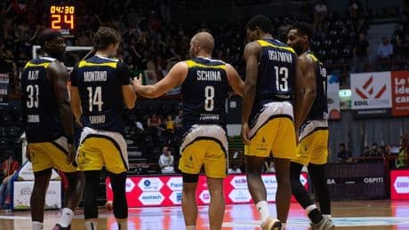 <p>Basket Torino: finisce qui la stagione, Reale Mutua fuori ai play-in, Pesaro vince con merito</p>