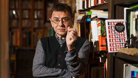 Monedero reaparece en Caracas para apoyar las elecciones 'fake' de Nicolás Maduro