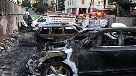 Ataşehir'de yangın: Park halindeki otomobiller yandı