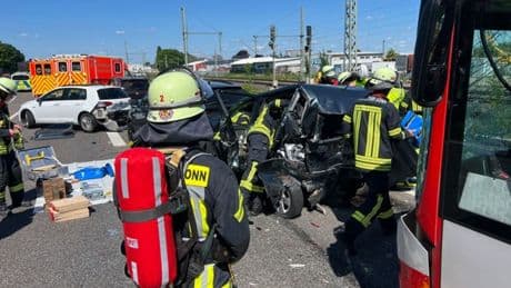 A59 bei Sankt Augustin: Ermittlungen nach Unfall eines Busses mit acht Verletzten