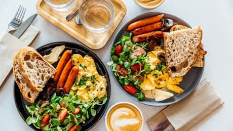 Für einen guten Start in den Tag: Sportexperte erklärt, was das perfekte Frühstück enthält