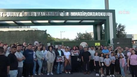 Soma'da veliler, yıkım kararı alınan ilkokulun öğrencilerinin başka okula taşınmasına tepkili