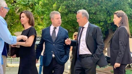 García-Page despide a Javier Lambán en su Ejea natal: "A mí se me va un amigo, pero a todos se nos va un referente"
