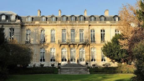 Entre Paris et Rome, la diplomatie de palais
