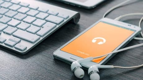 ¿Se escribe &quot;audioresumen&quot;, &quot;audiorresumen&quot; o &quot;audio resumen&quot;? La RAE aclara que solo una es correcta