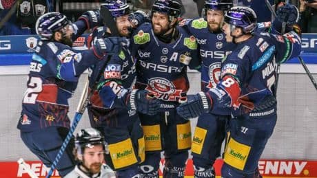 Eisbären demütigen Köln und feiern die elfte Meisterschaft