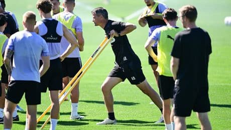 St. Paulis Knall-Start gegen Dortmund - Blessin will kein Ping-Pong gegen Borussia