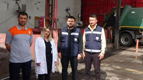 Yanlışlıkla atılan hatıra kolye 7 ton çöpün içinde bulundu