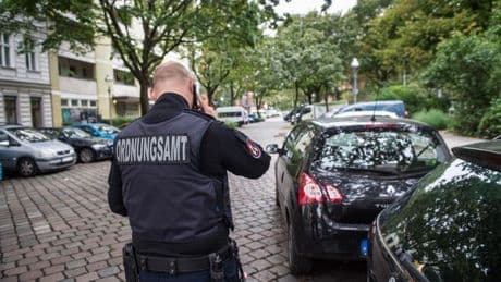 Dieser Bezirk erwischt über 10.000 Falschparker in nur einer Woche
