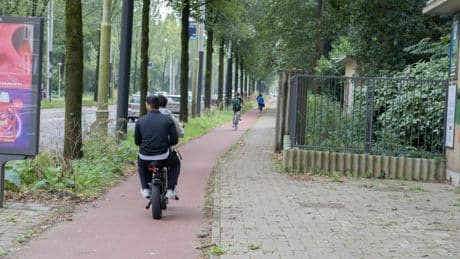Praat mee: Zou er een helmplicht voor fietsers op een e-bike moeten komen?