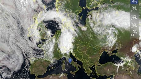 Il ciclone Isaac si abbatte sull'Europa. Cosa può succedere in Italia