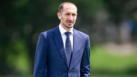 <p>Chiellini: &ldquo;Comolli, descrizione un po&rsquo; distorta. Il mercato Juve? Neanche Moggi negli anni &rsquo;90&hellip;&rdquo;</p>