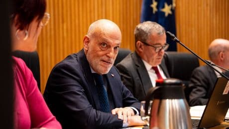 El PSOE la pone botando en el Congreso por su "prudencia" con la Superliga "de Florentino"